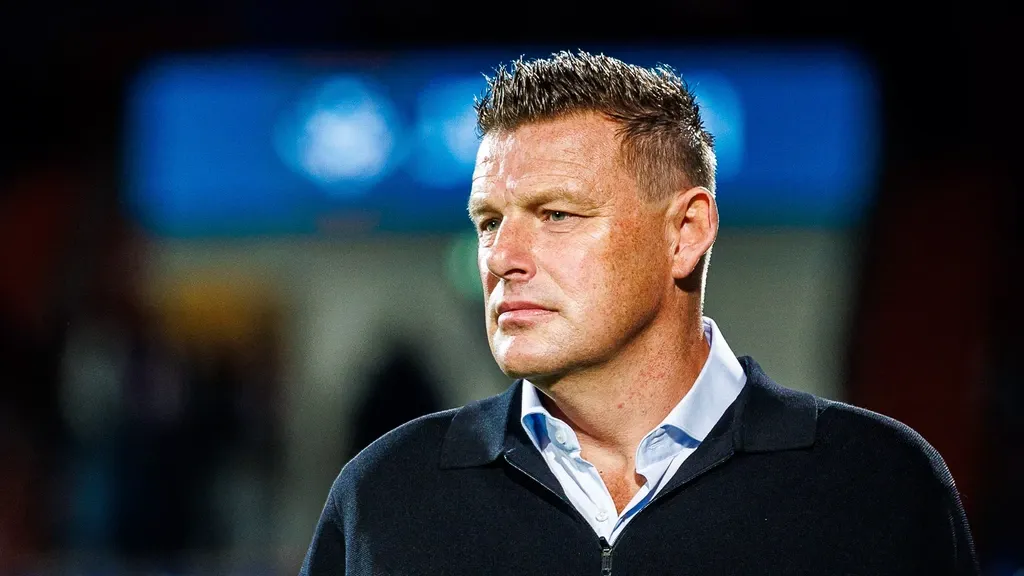 Bottom club Willem II finally sacks head coach John Stegeman