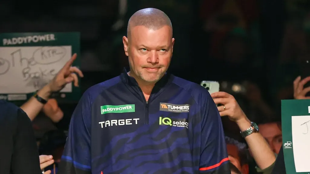 Van Barneveld teert op WK-spanning, maar blijft optimistisch: 'Ik ga het echt halen, hoor'