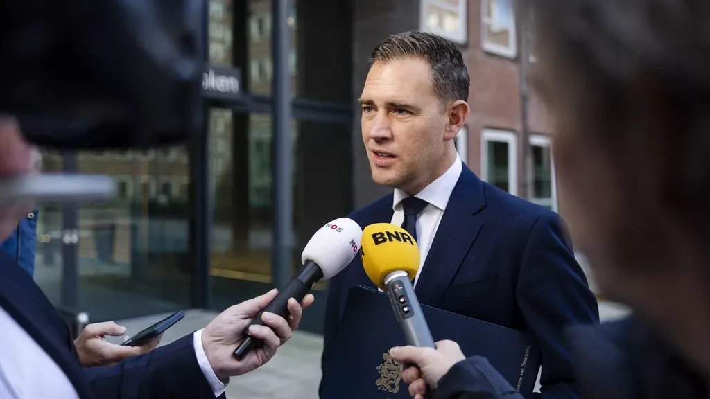 Growing Criticism of Finance Minister Heinen’s Solo Style