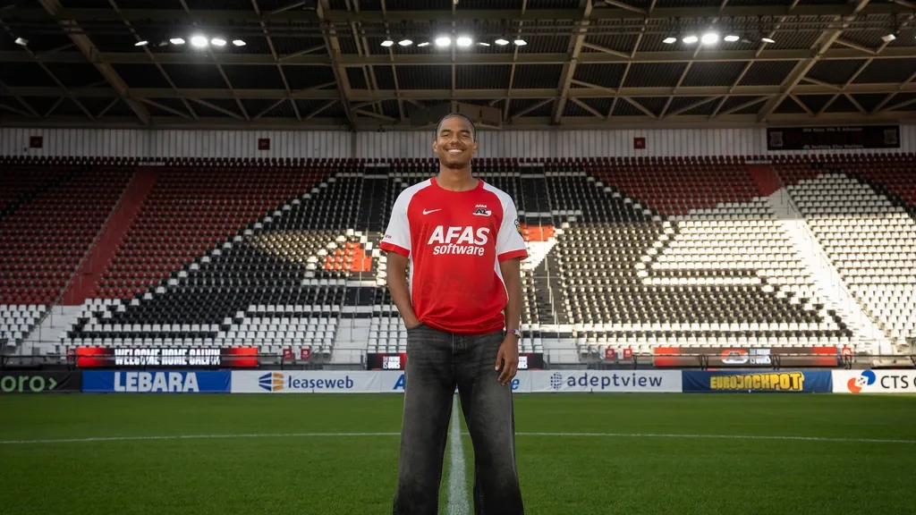 Shortly after Feyenoord terminated his contract, Stengs returns home to AZ