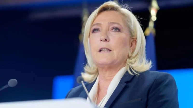 Le Pen Says All French Banks Refused Her Campaign Loan — Another Sign of Establishment Pressure
