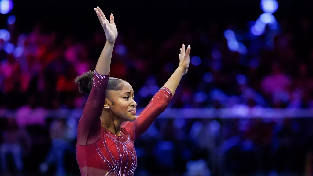 Skye Blakely convincingly claims all-around gold, Russian Roschtsjina close behind — Visser eleventh at Worlds in Ahoy