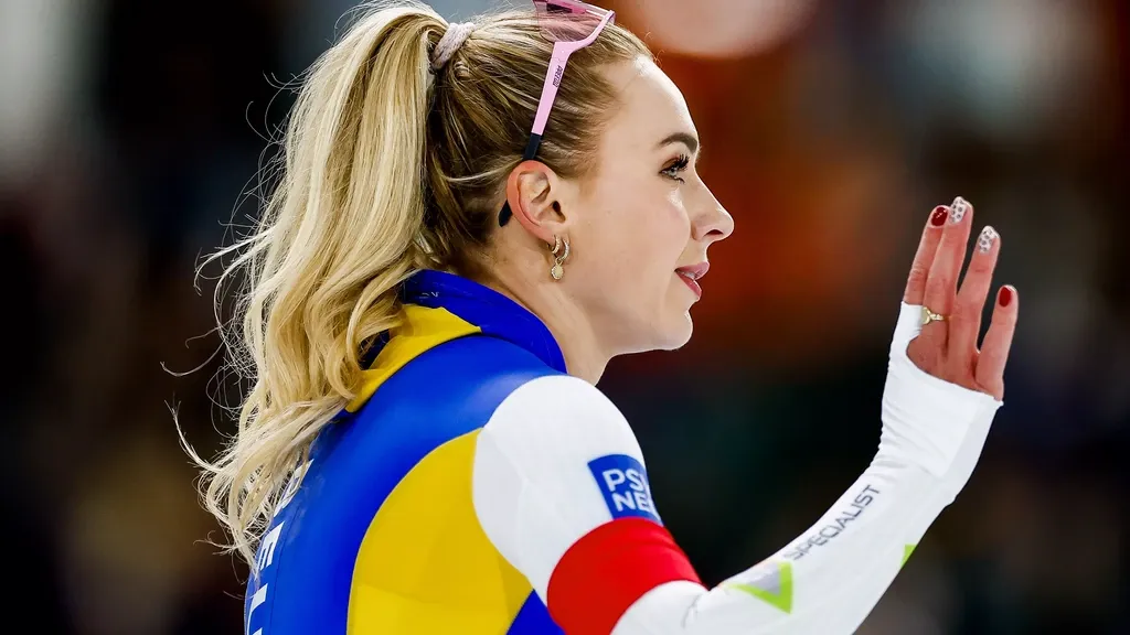 Beune back in front in the 1,500m; Olympic champion Rijpma-de Jong also headed to the World Cup