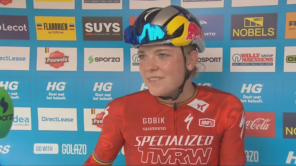 Cyclocross rider Van Empel celebrated on comeback after 351 days out: 'Happier than ever'