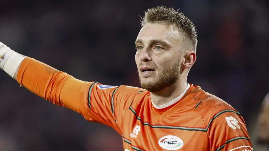 Go Ahead surprises by signing former Netherlands international Cillessen