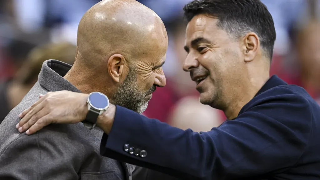 Bosz finally gets a win with PSV in Amsterdam, but a stronger Ajax could keep the title race exciting