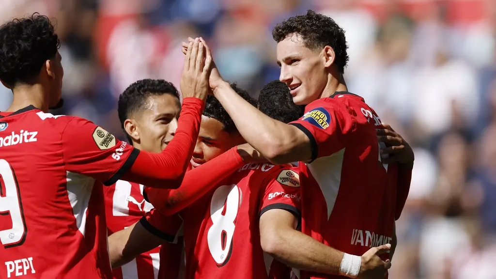PSV convinces with standout Van Bommel against Groningen, Geertruida debut